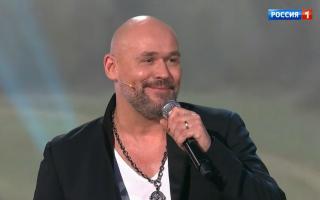 'Привет, Андрей!' 20.01.2024: Застольные песни с актерами сериала 'Склифосовский'